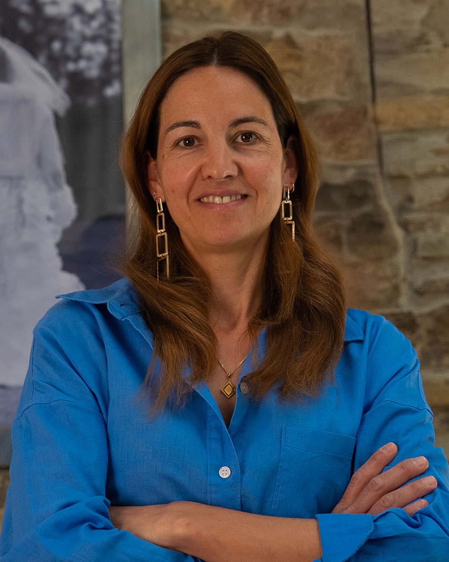 Tünde-Menge_Make-up-für-Hochzeitstag_Hochzeitsfrisur-Ideen_Natürliches-Brautstyling_Boho-Brautfrisur_Glamour-Hochzeitslook_Stylistin-für-Hochzeit-buchen_8